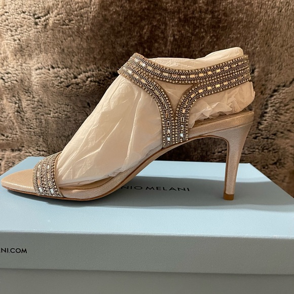 Never worn, ordered and didn’t need. Very pretty and perfect for holidays! - Picture 9 of 11